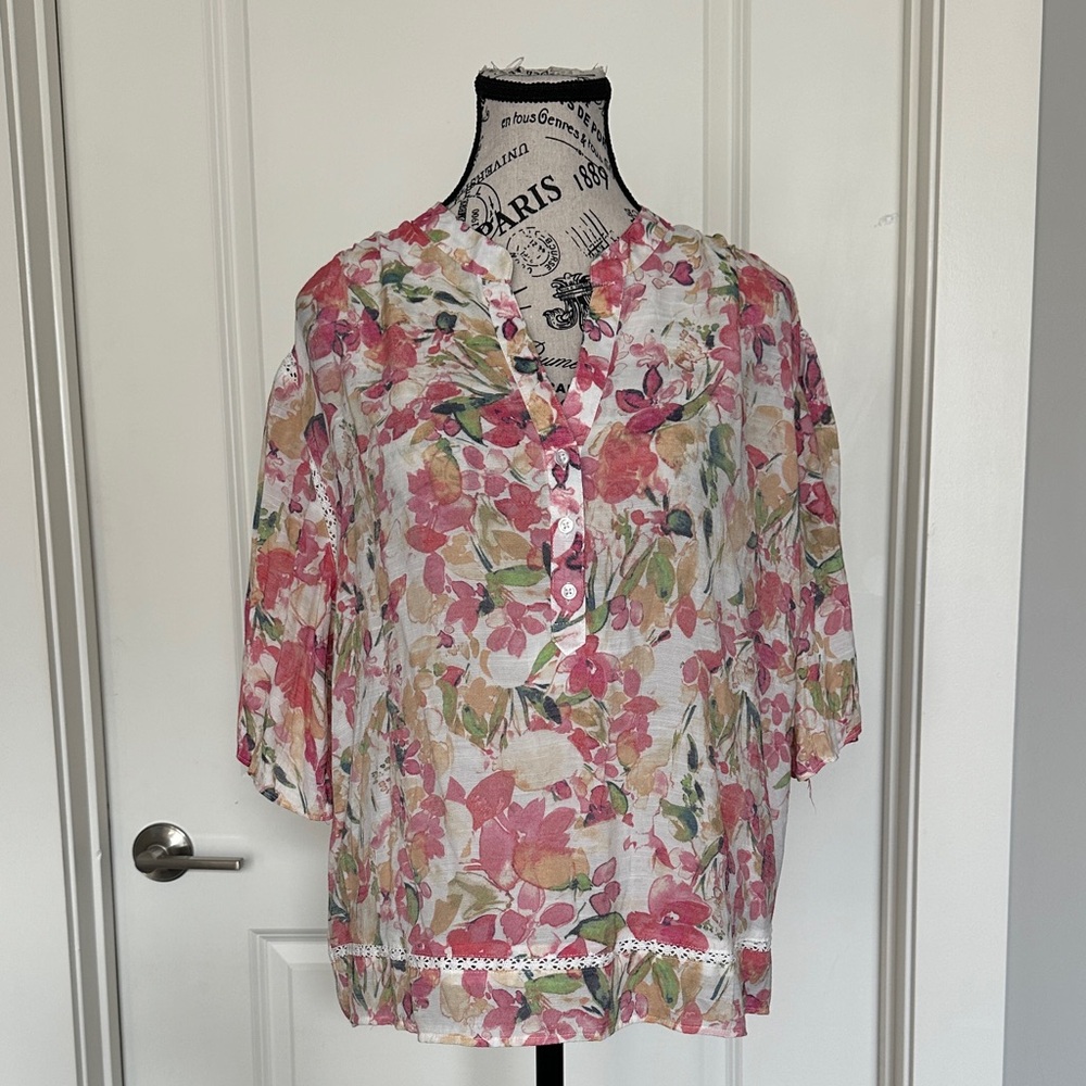 Chic Floral V-Neck Blouse